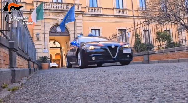 Legato e torturato con un frustino in una stalla a Catania, 3 arresti