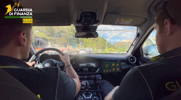 Smantellato traffico droga dal Sudamerica, 9 arresti in Calabria