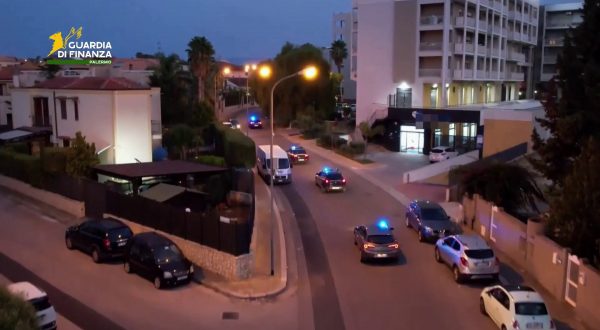 Palermo, noleggiavano auto e le rivendevano: 22 indagati