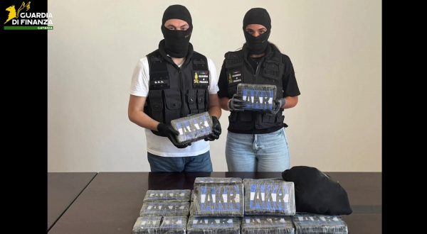 Nel furgone aveva 24kg di cocaina, a Catania arrestato un corriere