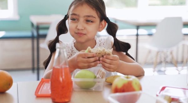 Frutta e verdura nelle scuole, pubblicato il bando