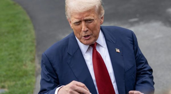 Ue conferma sospensione contro-dazi, ma Trump minaccia tariffe al 35%