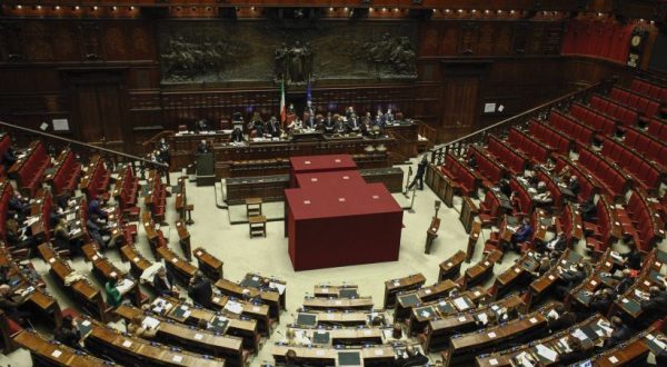 Via libera della Camera al Dl economia, è legge