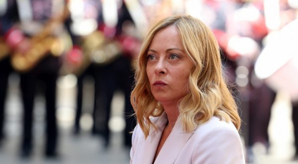 Meloni sente Trump, Zelensky e Presidente Emirati Al Nahyan