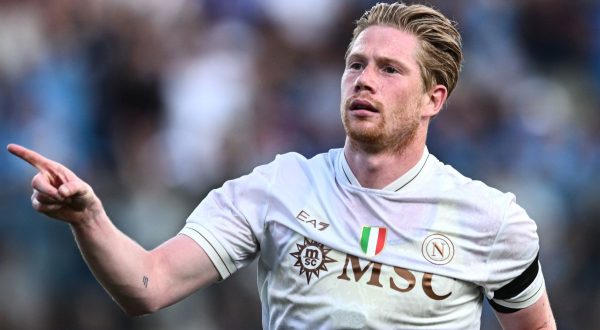 De Bruyne trascina il Napoli, ok il Bologna, pari per il Genoa