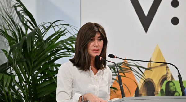 Università, Bernini firma decreto per 1.774 posti a odontoiatria