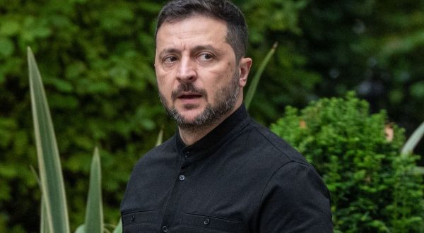 Zelensky “Lunedì vedrò Trump, ok incontro trilaterale”