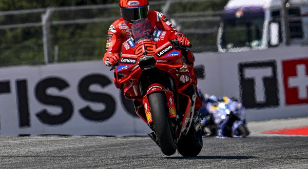 Marc Marquez vince la Sprint in Austria, ritiro per Bagnaia