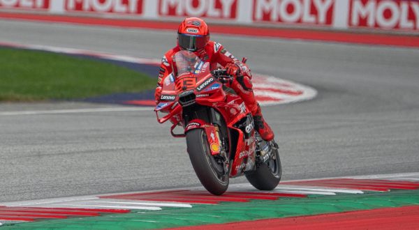 Marc Marquez vince anche in Austria, Bezzecchi sul podio