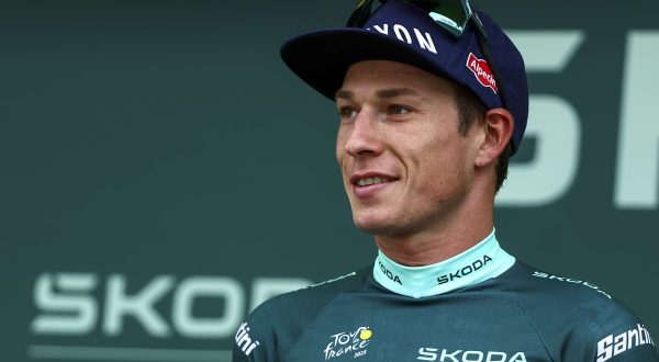 Philipsen vince a Novara la prima tappa della Vuelta 2025