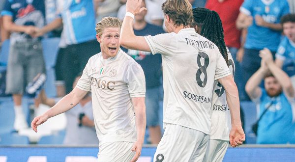De Bruyne gol e il Napoli vince all’esordio: Sassuolo battuto 2-0