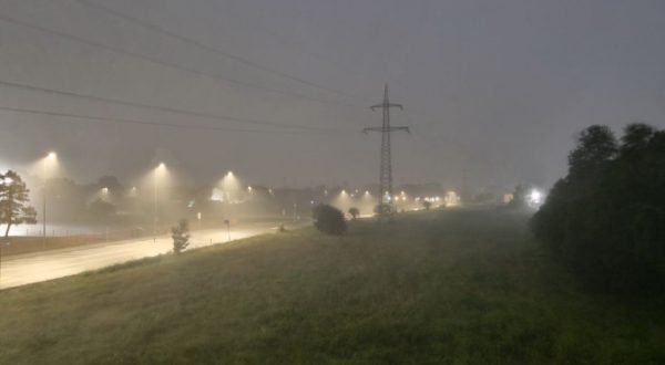 Violenti temporali in Romagna, allagamenti e treni cancellati