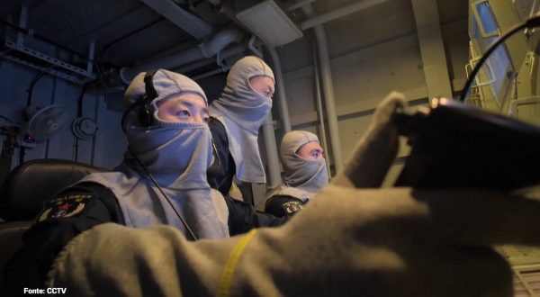 Le marine cinese e russa svolgono esercitazioni militari congiunte