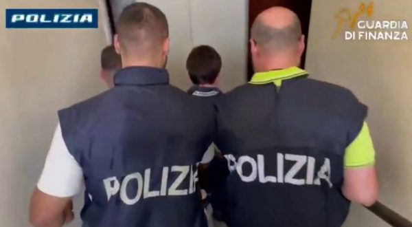 Arrestato latitante nel Foggiano, le immagini della cattura