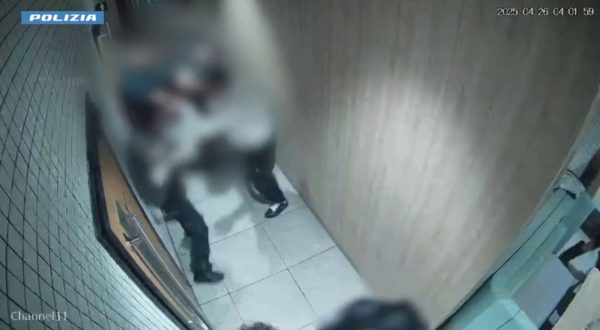 Aggressione omofoba in un fast food a Catania, due misure cautelari