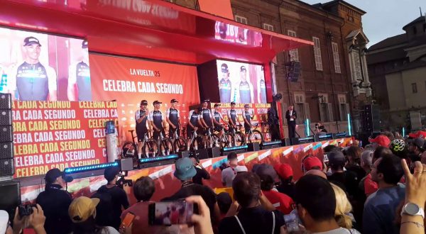 La Vuelta 2025 al via da Torino, presentate le squadre