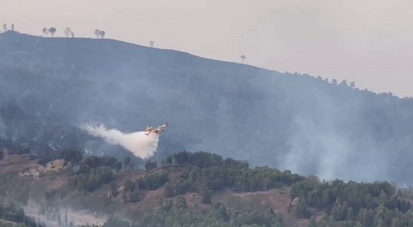 Ancora in fiamme Monte Sara nell’Agrigentino, Canadair in azione