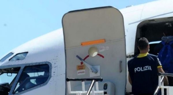 Sbarchi di migranti nel Siracusano, 2 scafisti fermati e 16 rimpatri