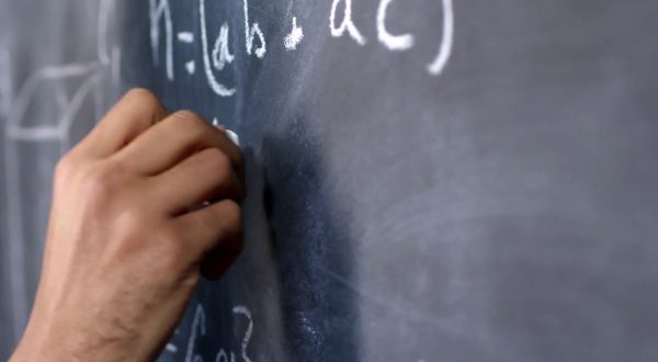 Scuola, nuove assunzioni e continuità nel sostegno