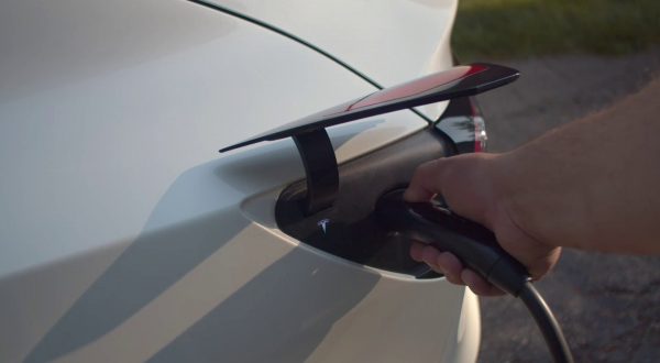 Le auto elettriche non piacciono agli italiani