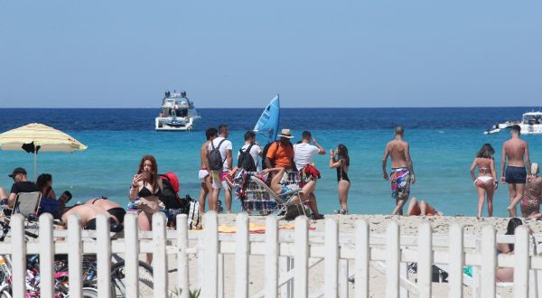 La Regione Siciliana diffida i gestori dei lidi sulle spiagge: “Via le staccionate e i tornelli”