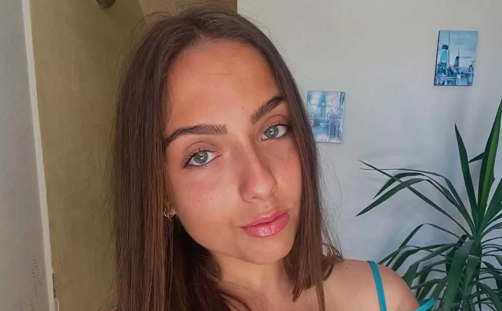 I genitori della ragazza morta in piscina: “Ci dicano cosa è successo, lo esigiamo”