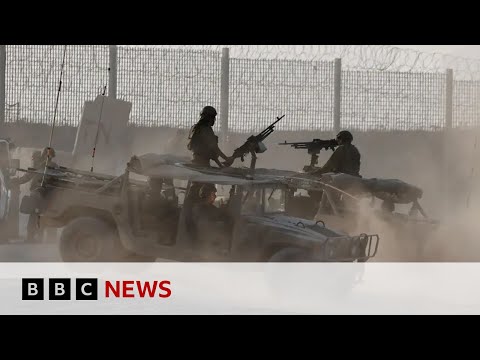 Palestinians flee IDF attacks on Gaza City as Israelis protest against occupation plan | BBC News