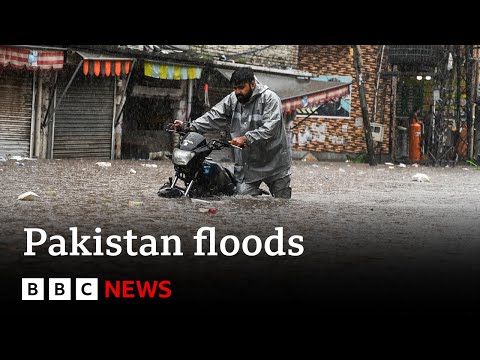 Pakistan evacuations as floods devastate parts of Punjab | BBC News