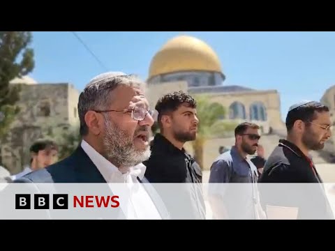 Israeli minister sparks anger by praying at sensitive Jerusalem holy site | BBC News