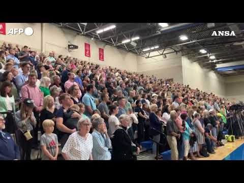 Minneapolis, centinaia di persone alla messa in memoria delle vittime della sparatoria #ansa #news