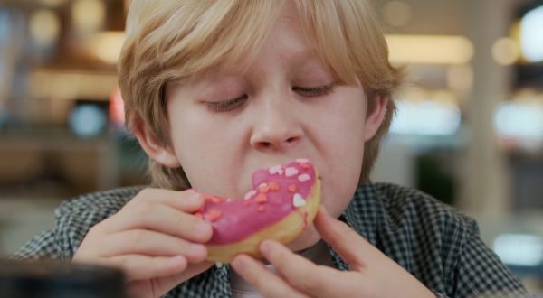 Cibi ultra-processati, rischio dipendenza come droghe e alcol