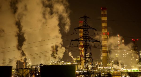 Allarme Greenpeace “Filiera della plastica minaccia salute pubblica”