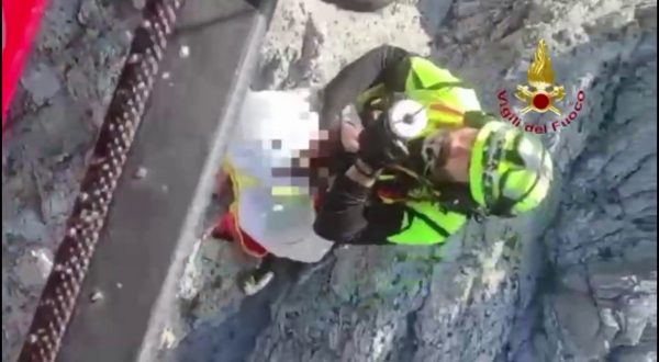 Soccorsi due escursionisti bloccati sulla Cengia di Trevisani