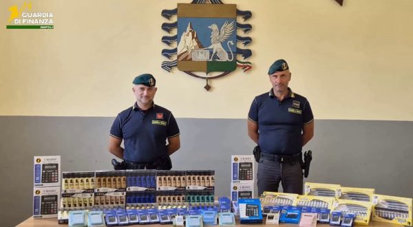 Sequestrati nel Napoletano 92 mila prodotti scolastici contraffatti