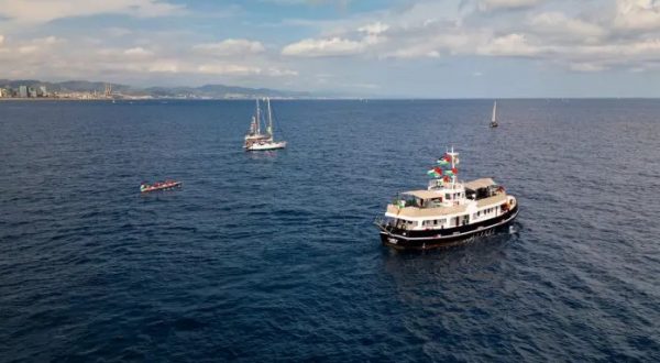 Global Sumud Flotilla rientrata nel porto di Barcellona per il maltempo