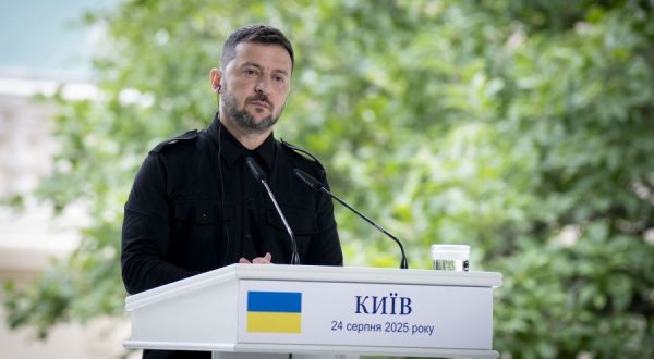 Zelensky “Acceleriamo sulle forniture dei sistemi di difesa aerea”