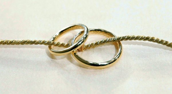 Pavia, si sposa ma ha un malore durante il pranzo nuziale. Morto 49enne