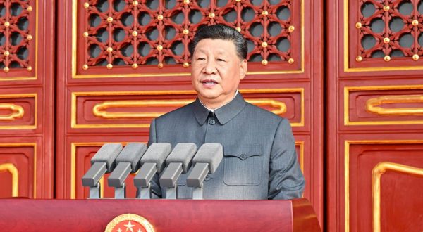 Xi Jinping “Rinnovamento della Cina è inarrestabile, la pace trionferà”