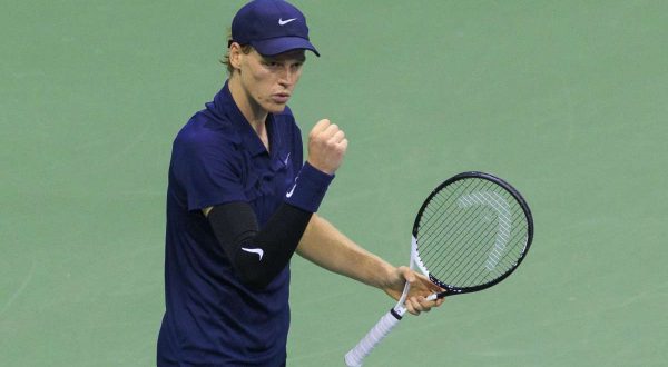 Sinner piega Auger-Aliassime, finale con Alcaraz all’Us Open