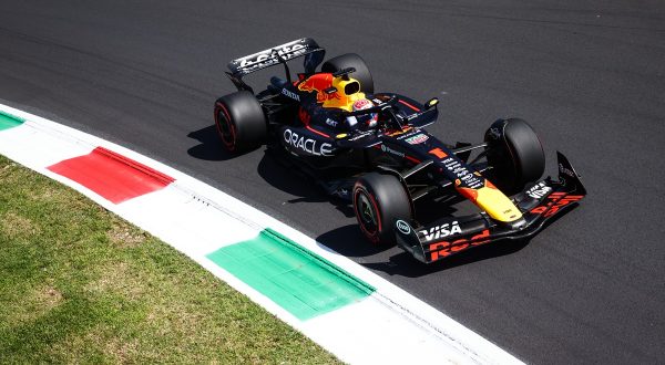 Pole Verstappen a Monza davanti alle McLaren, Leclerc quarto