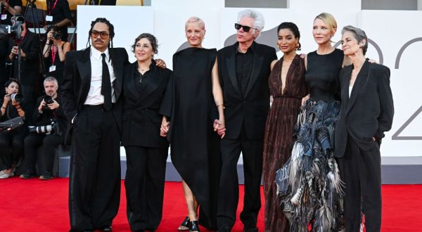 A Venezia Leone d’oro a Jarmush, premiati Servillo e Rosi