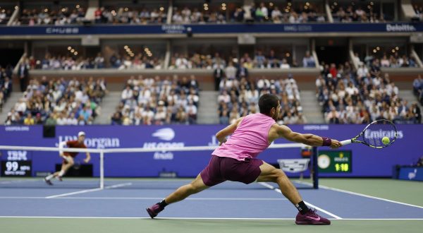 Alcaraz batte Sinner, vince gli Us Open e vola sulla vetta Atp