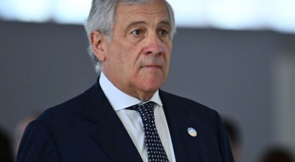 Tajani “Si può pensare a detassazione della tredicesima”
