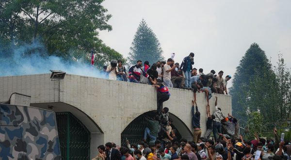 Proteste in Nepal, premier si dimette mentre si aggrava il bilancio