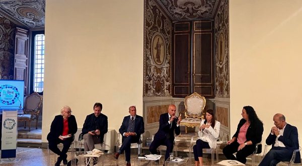 Derma: Relive Your Skin di Almirall ridà luce a due antiche opere d’arte