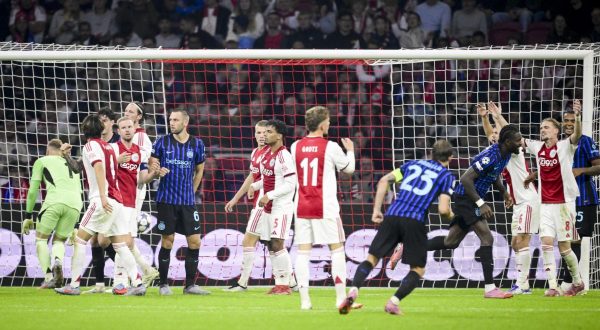 L’Inter passa 2-0 in casa Ajax, doppietta di Thuram