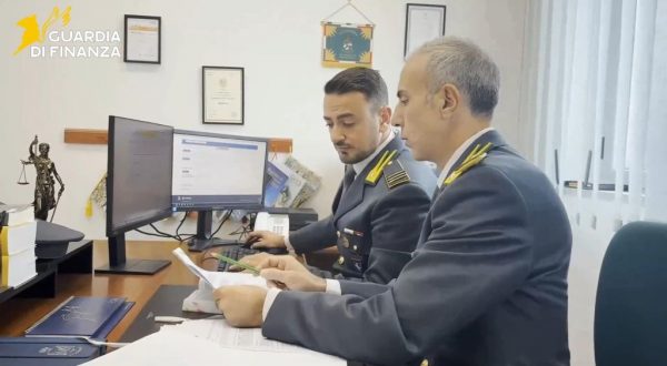 Scoperta frode con fatture false nel napoletano, sequestro per 5 milioni