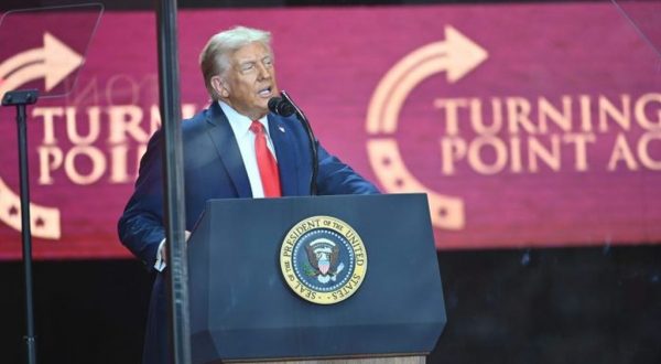 Donald Trump celebra Charlie Kirk, la vedova perdona il killer