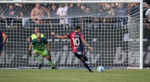 Poker al Frosinone, Cagliari agli ottavi di Coppa con il Napoli