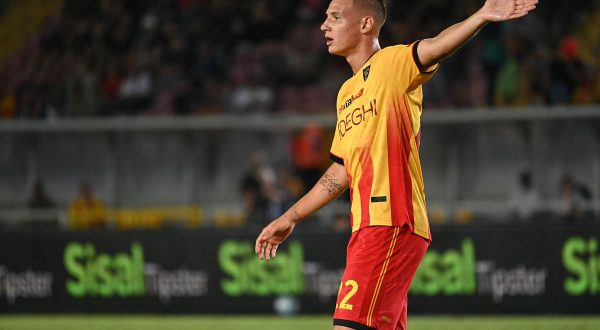 Prima gioia Camarda, il Lecce aggancia il Bologna in extremis